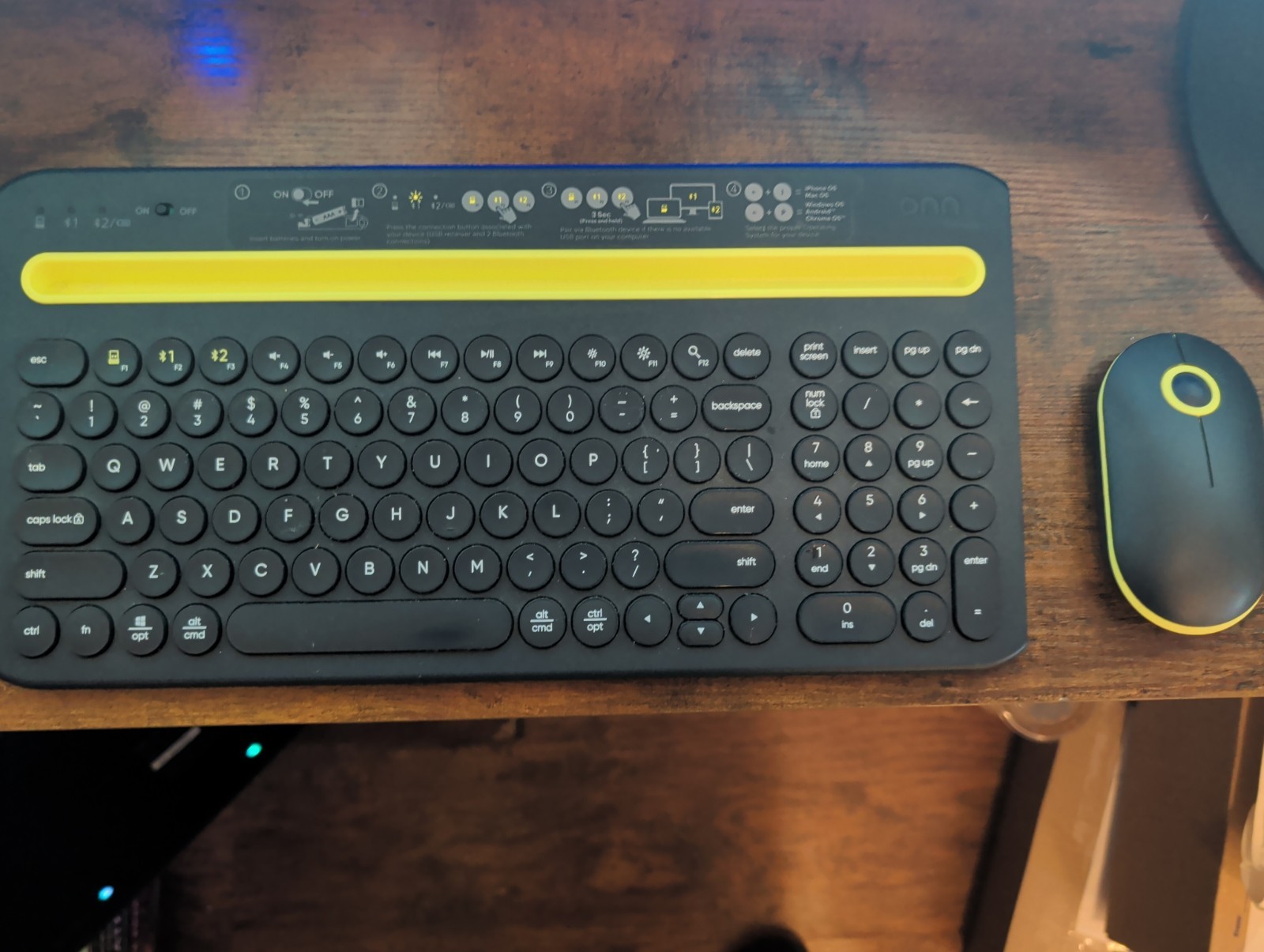 Surf onn Multi Device Bluetooth Compatible Wireless Keyboard Mouse Combination 