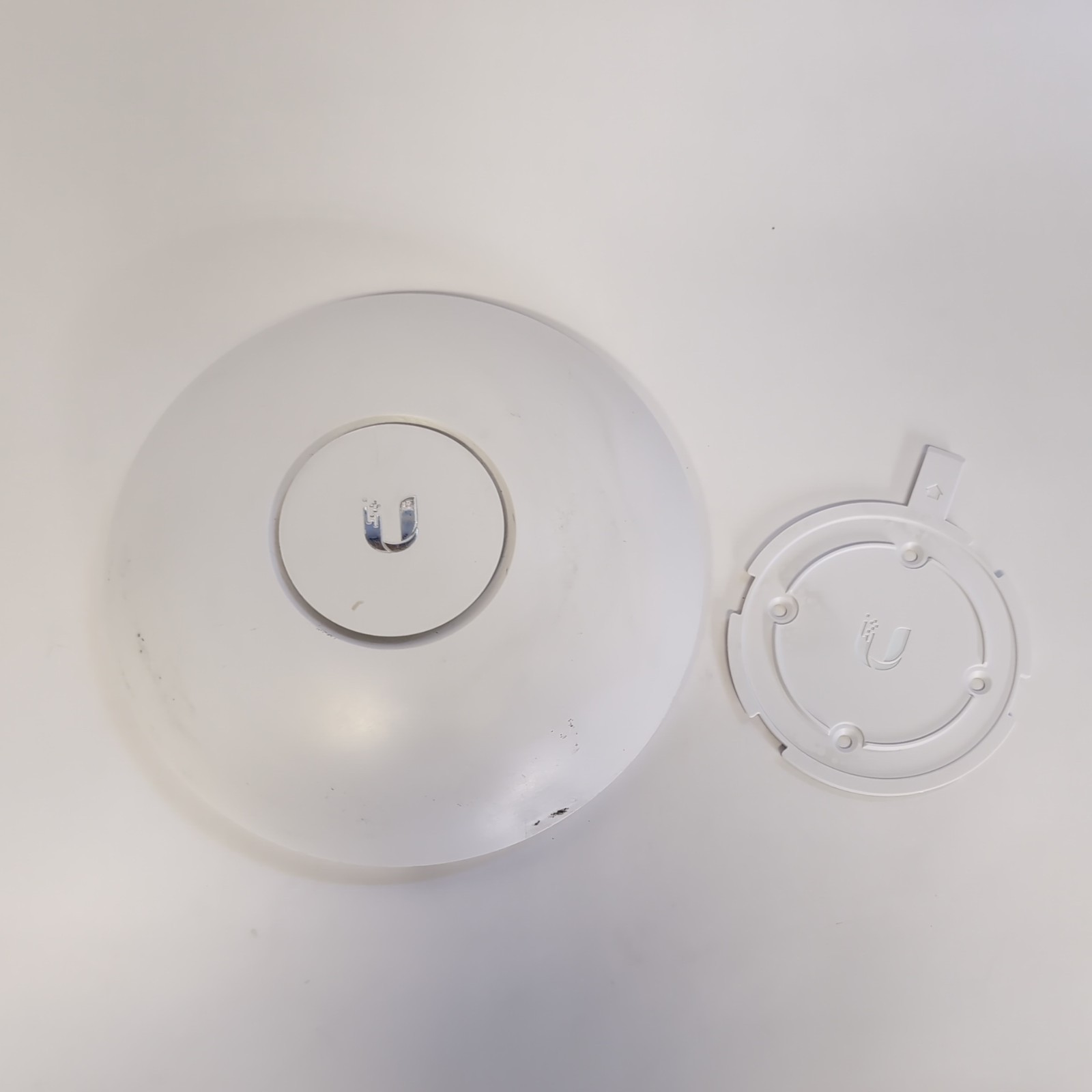 Ubiquiti UniFi AC Long Range Access Point UAP-AC-LR - Unit & Mounting Plate Only
