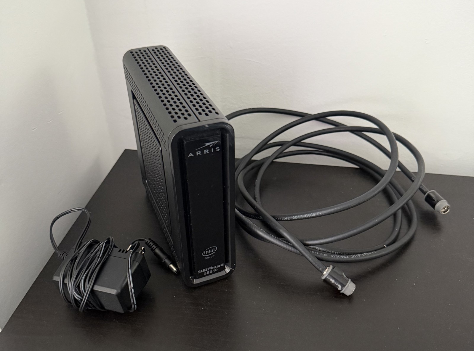 ARRIS SURFboard SBG10 DOCSIS 3.0 Dual-Band WiFi Cable Modem 2 LAN Black