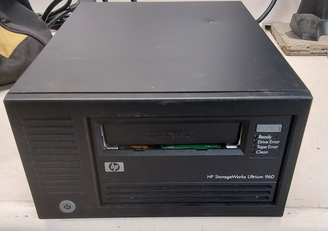 HP StorageWorks Ultrium 960 External Tape Drive l Q1539