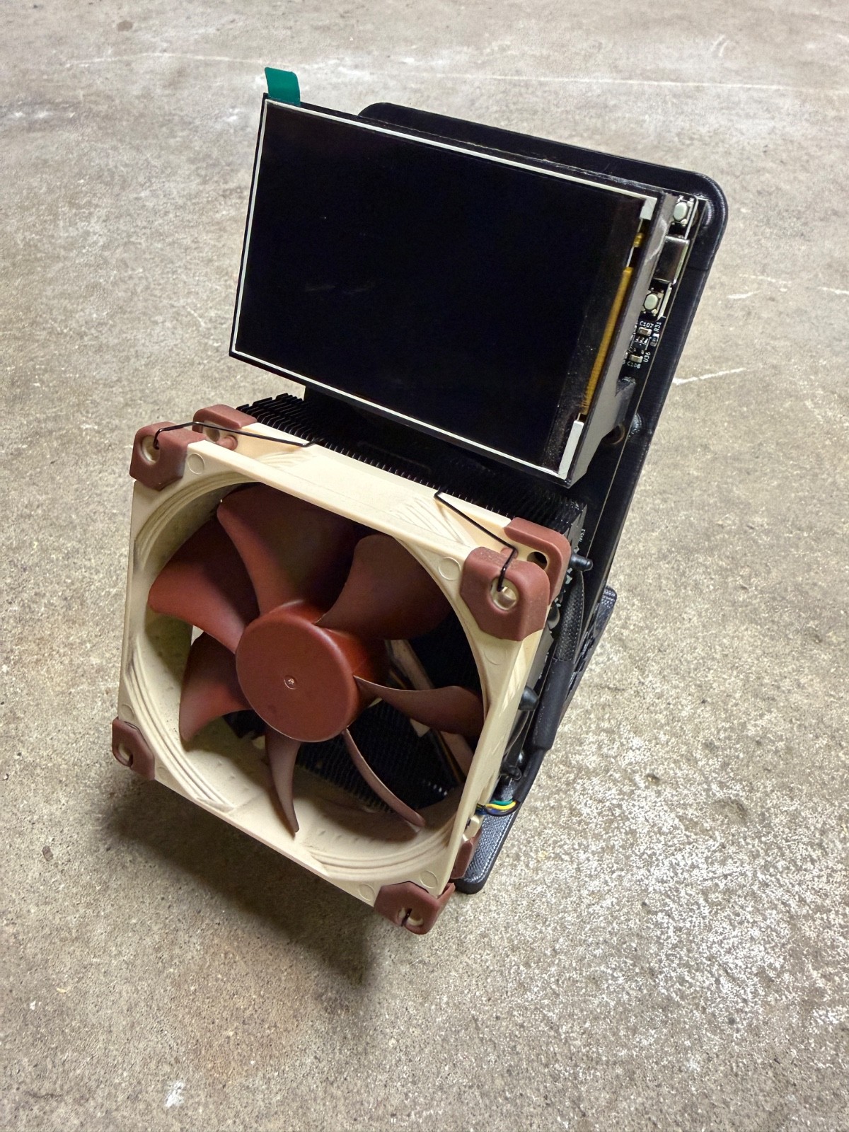 Nerdqaxe++ 4.8TH/s with big display