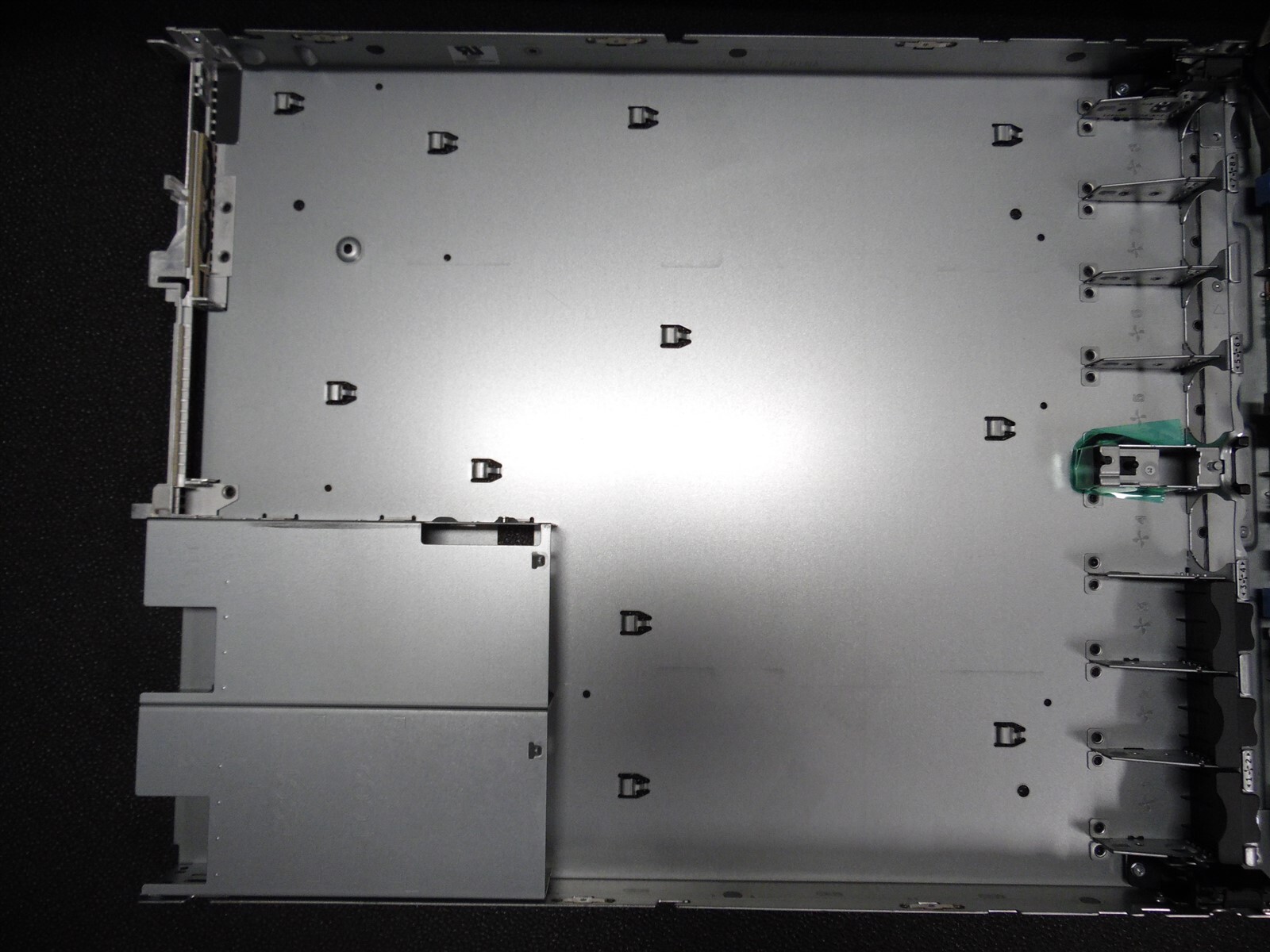 DELL POWEREDGE SERVER R640 REAR CHASSIS WITH NO COVER