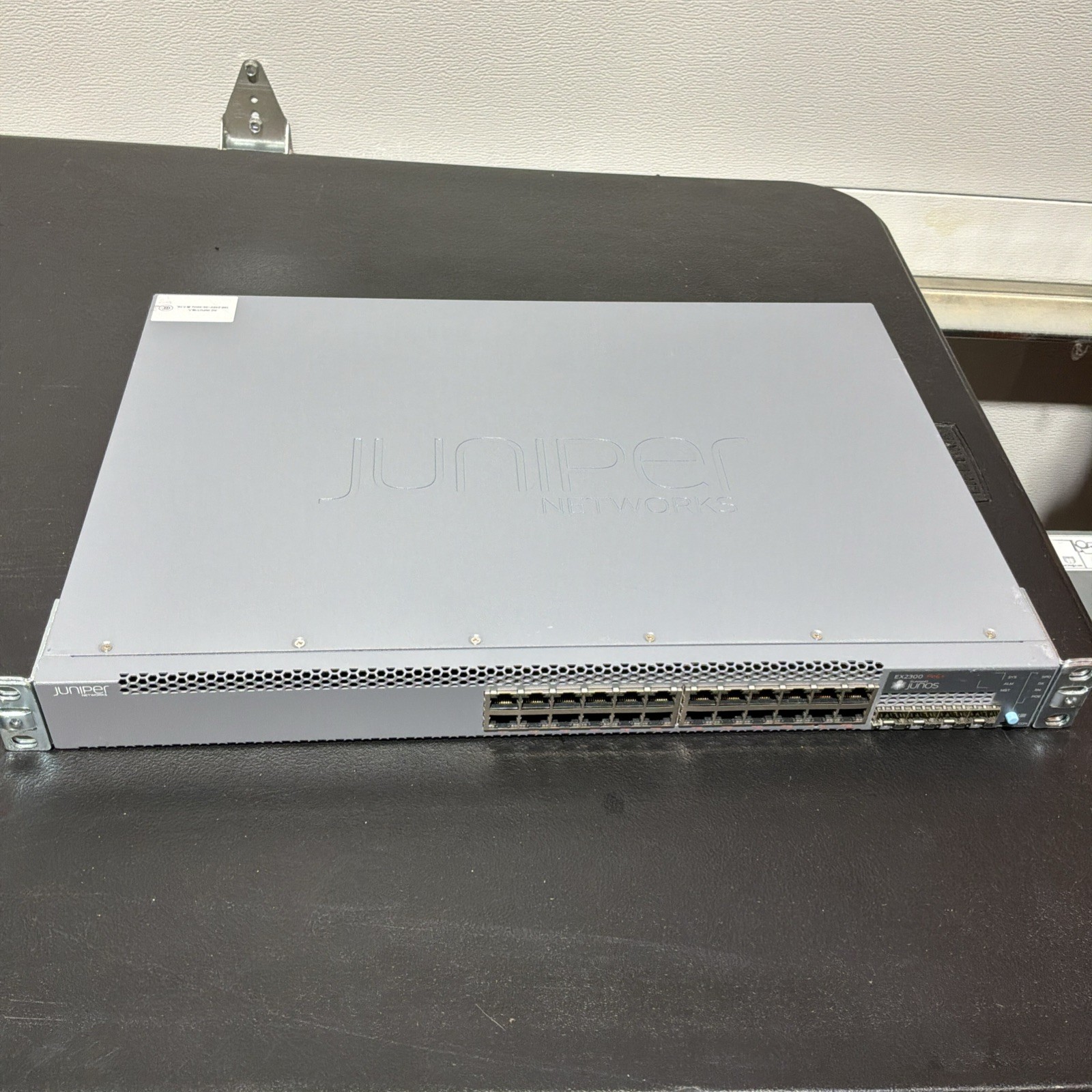 Juniper EX2300-24P 24-port Gigabit RJ-45 PoE 4-port 10Gb SFP+ Network Switch