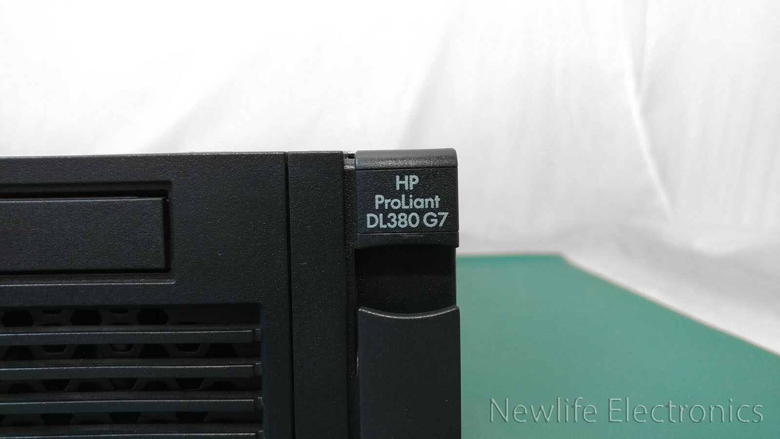 HP 583914-B21 Proliant DL380 G7 Server (2 x 2.4 GHz CPU/8 GB RAM/No Drives)