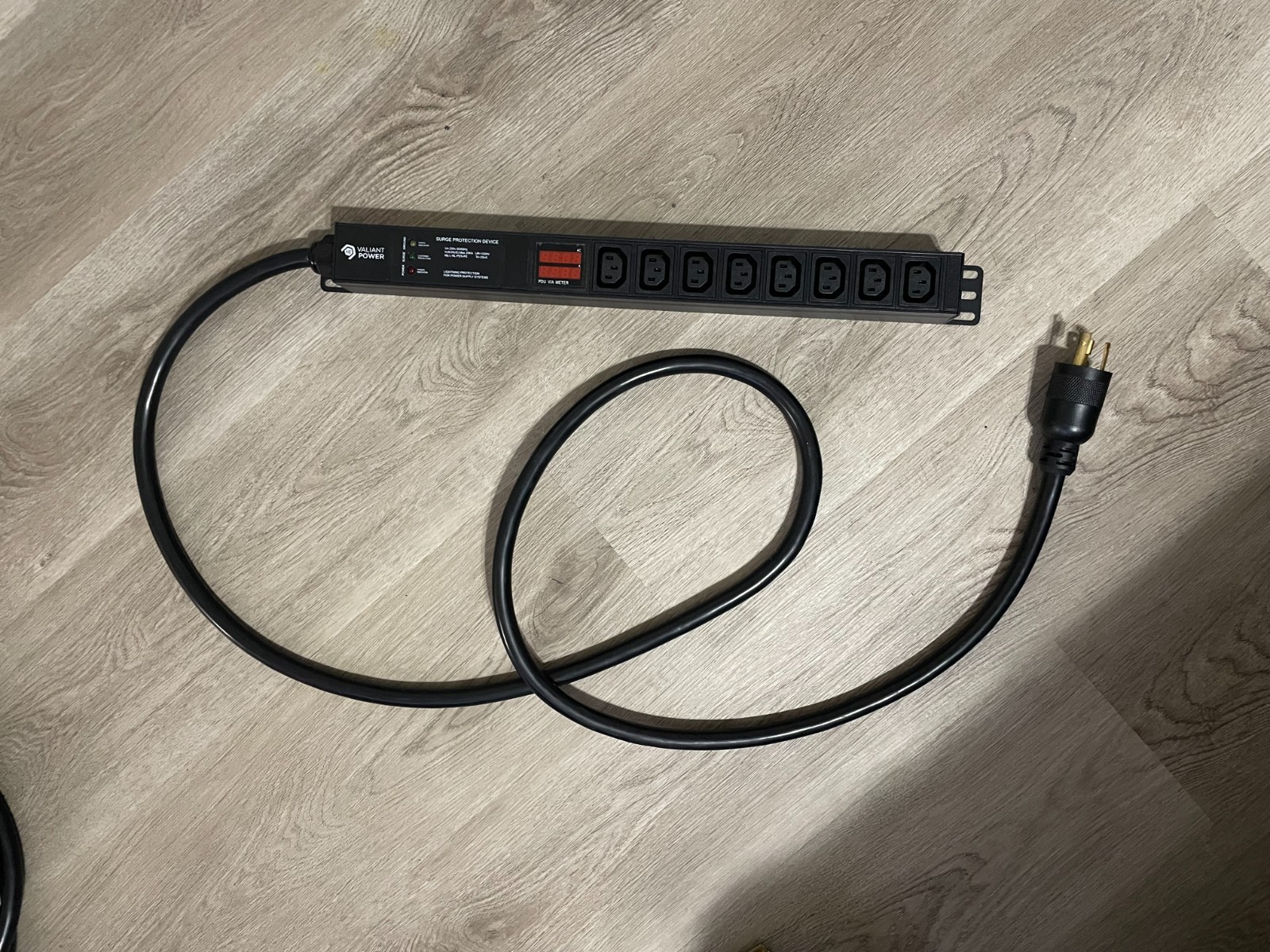 Valiant PDU 250 Volt 30 Amp rack mount 8 C-13 outlets 6 foot cable