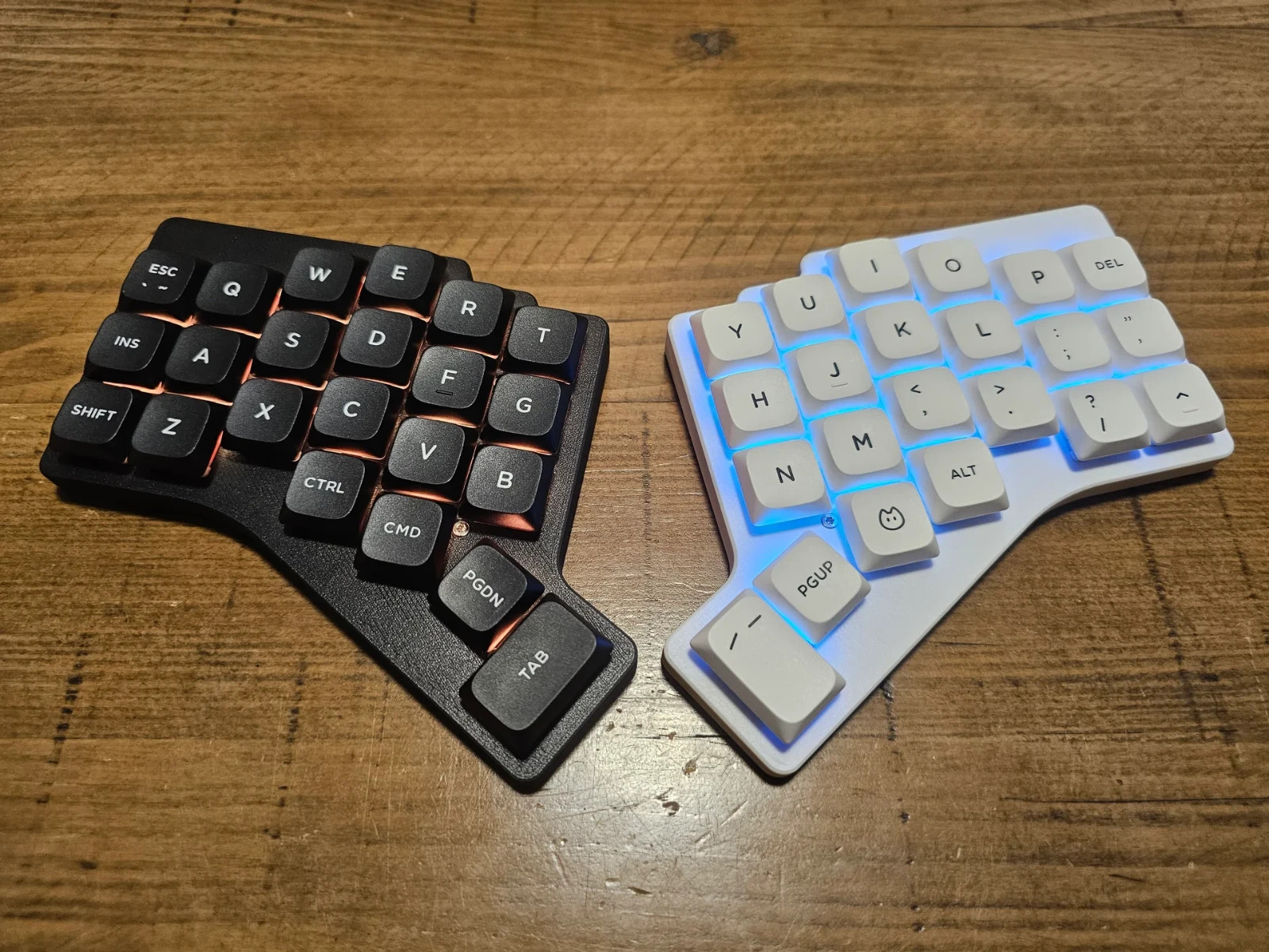 Tomahawk44 Wireless Split Keyboard (Corne & ZSA Voyager Hybrid)