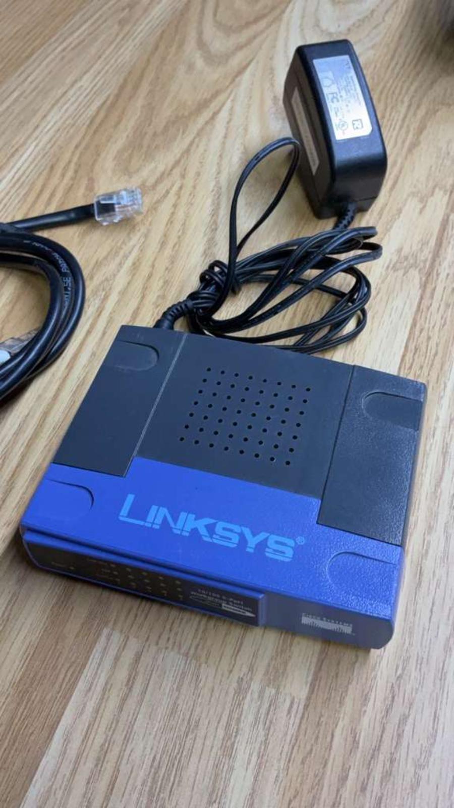 Linksys EZXS55W 5-Port 10100 Fast Ethernet Workgroup Switch Desktop Network