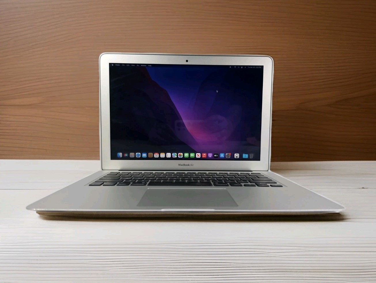 Apple MacBook Air 2017 Laptop 13.3" Intel Core i7-2.2Ghz 8GB 250GB Silver