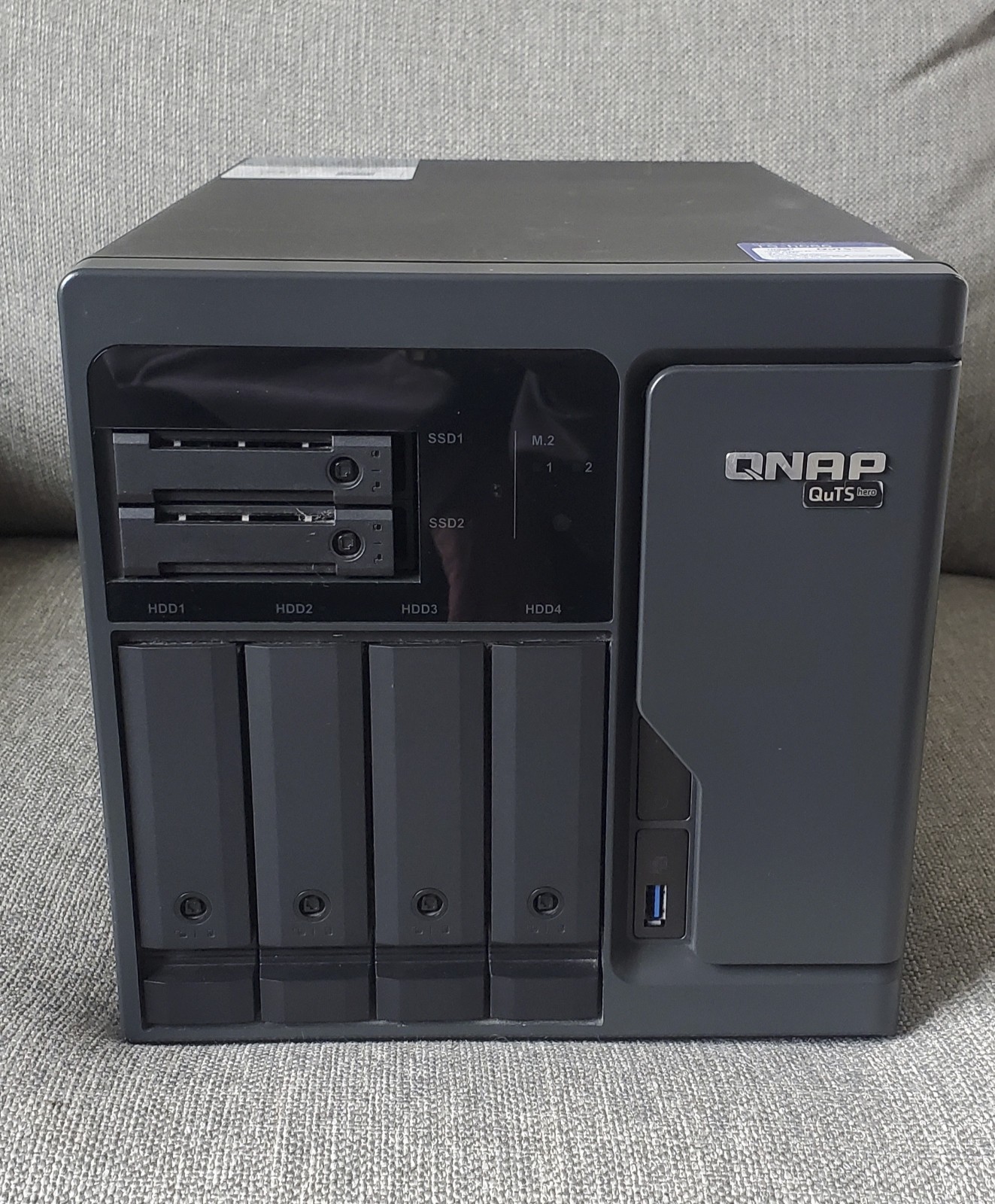 Qnap Ts-H686 - Intel Xeon, 2.5GbE, 2x Gen3x4 NVMe, 4x3.5, 2x2.5, 2x Gen3x8 PCIe