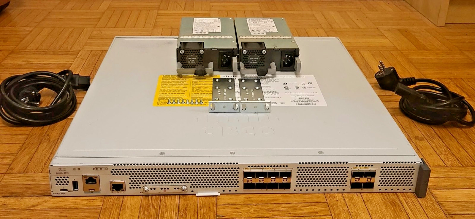 Cisco C8500L-8S4X with DNA_HSEC license incl. C8500L-RM-19-1R, 2x PWR-CH1-400WAC