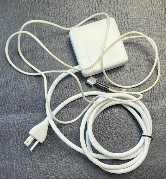 ADP-85FB-T Apple Ac Adapter 100-240V 1.5A 50-60Hz 20V Model A1424 "GRADE T" Mac