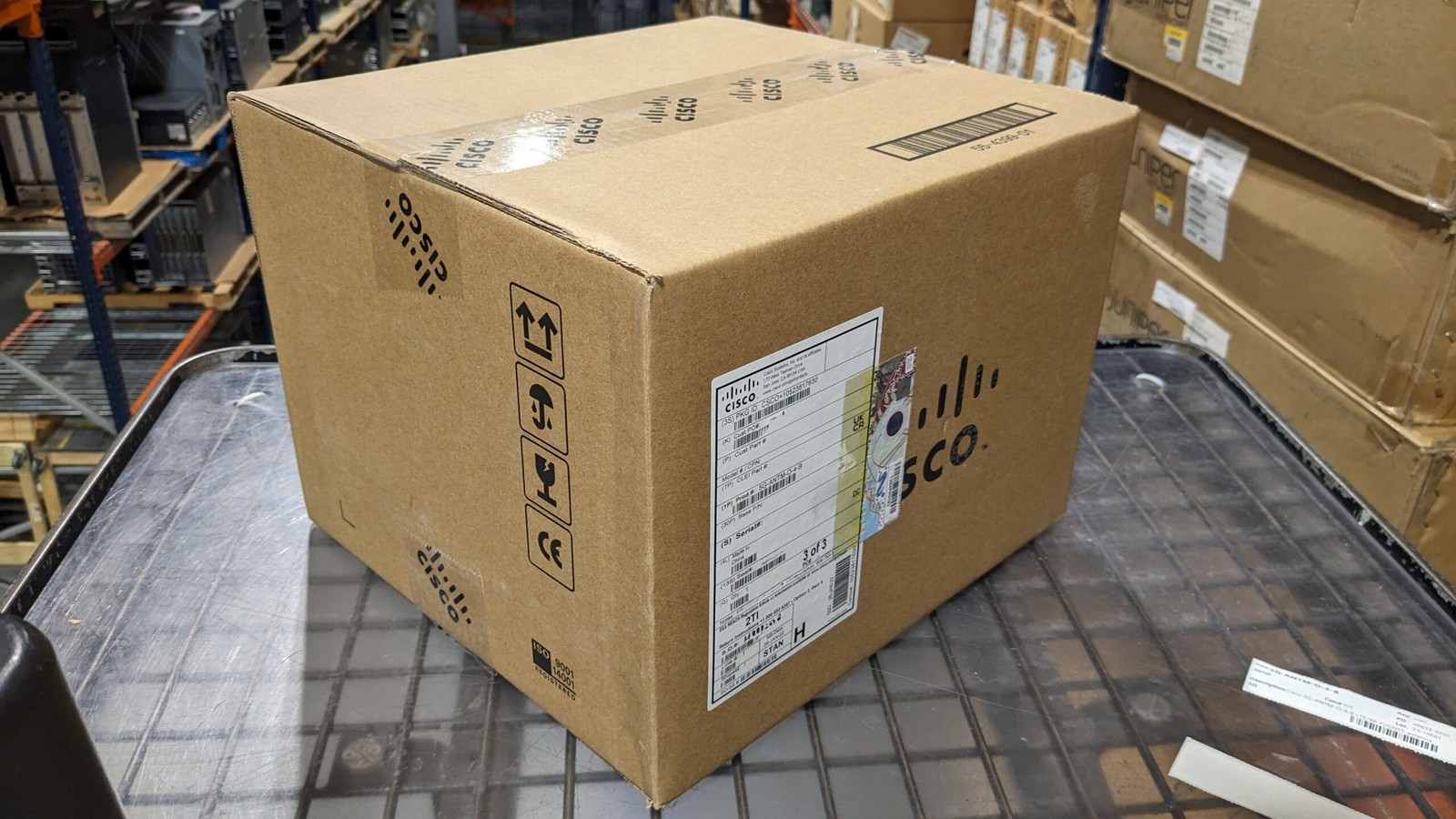 Factory Sealed Cisco 5G-ANTM-O-4-B Multi-element, 9-in-1, LTE/Wi-Fi/GNSS antenna