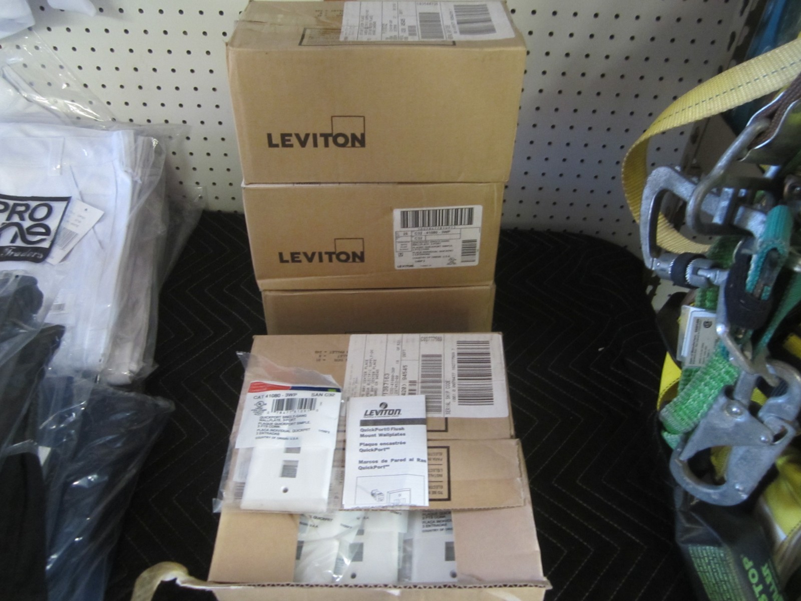 Lot of 125 Leviton 3-Port QuickPort Wall Plate Plastic White 41080-3WP