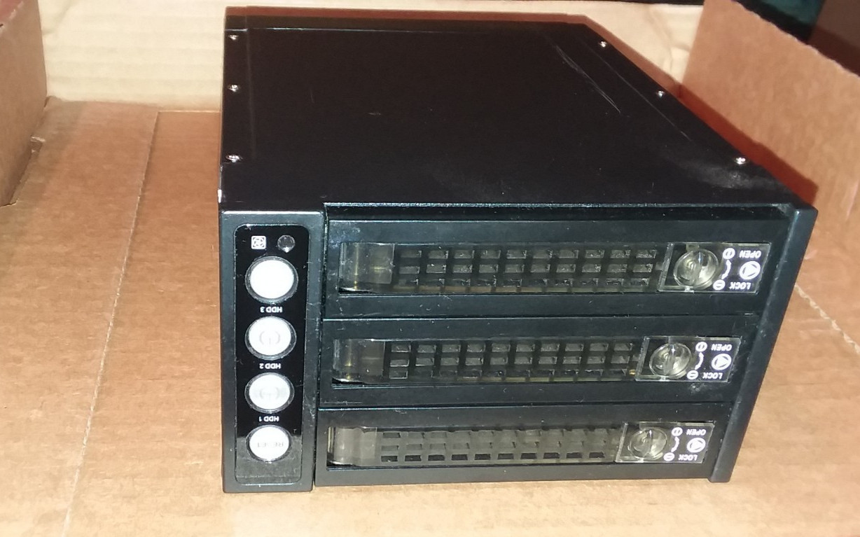 COMPUTER drive bay 3 Bay hot swap internal 2.5 or 3.5 SATA