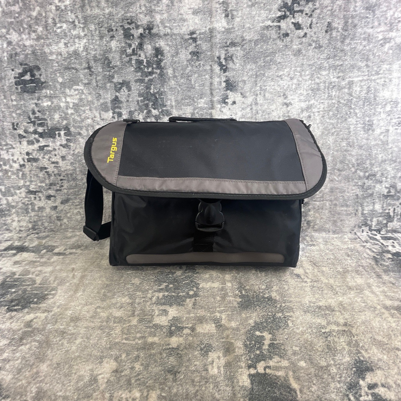 Targus Laptop Messenger Bag Black Gray Durable Nylon Travel Work Crossbody