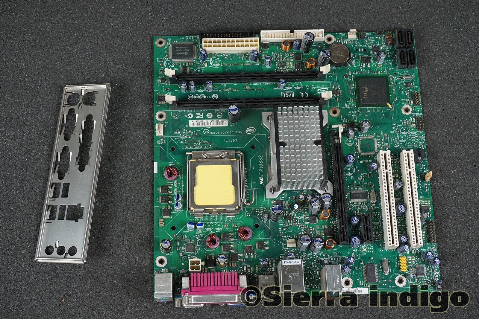 Intel Desktop Board D946GZIS D66165-502 Motherboard Socket 775 System Board