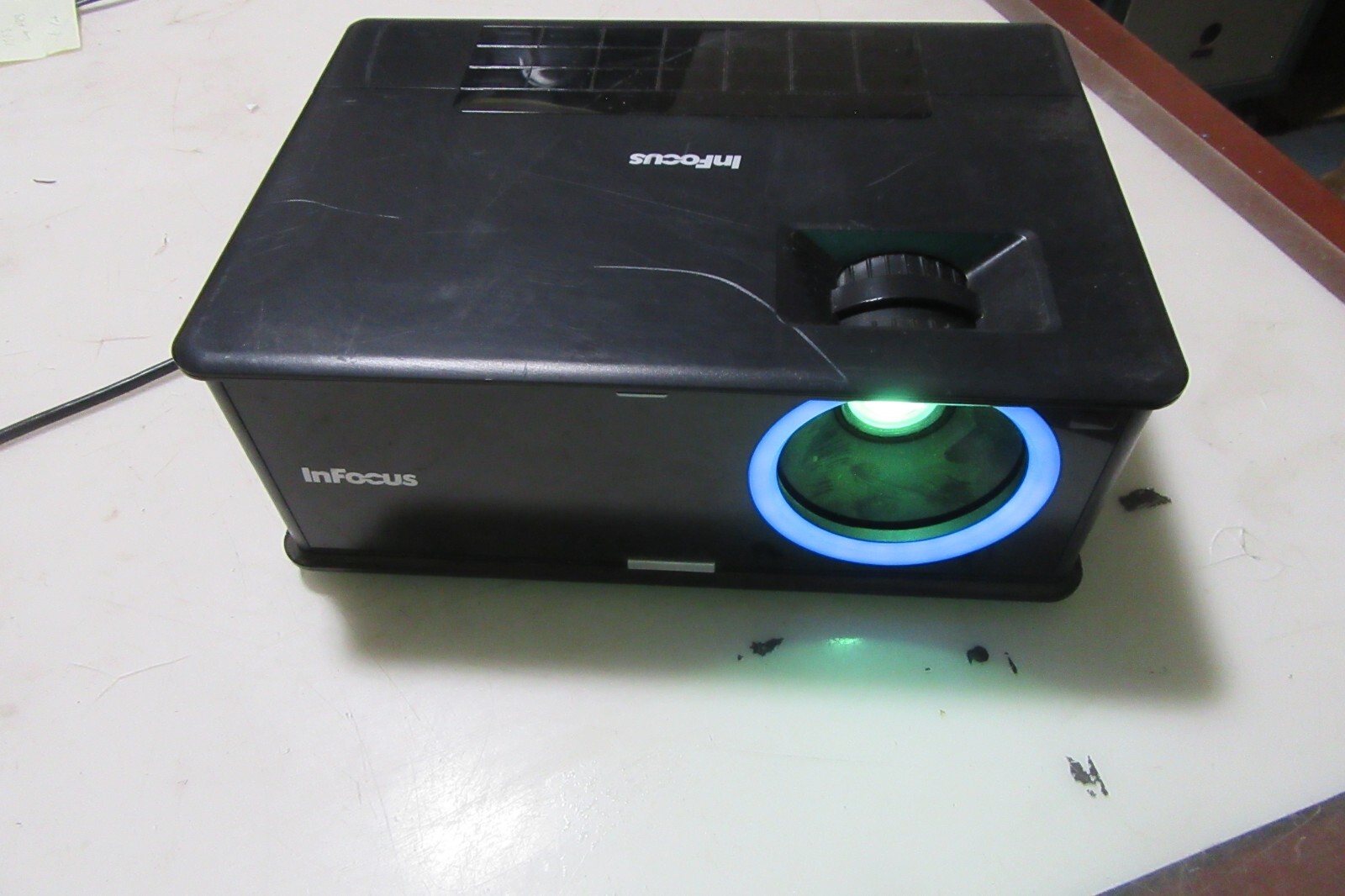 V92 INFOCUS IN2112 PROJECTOR  W POWERCORD 