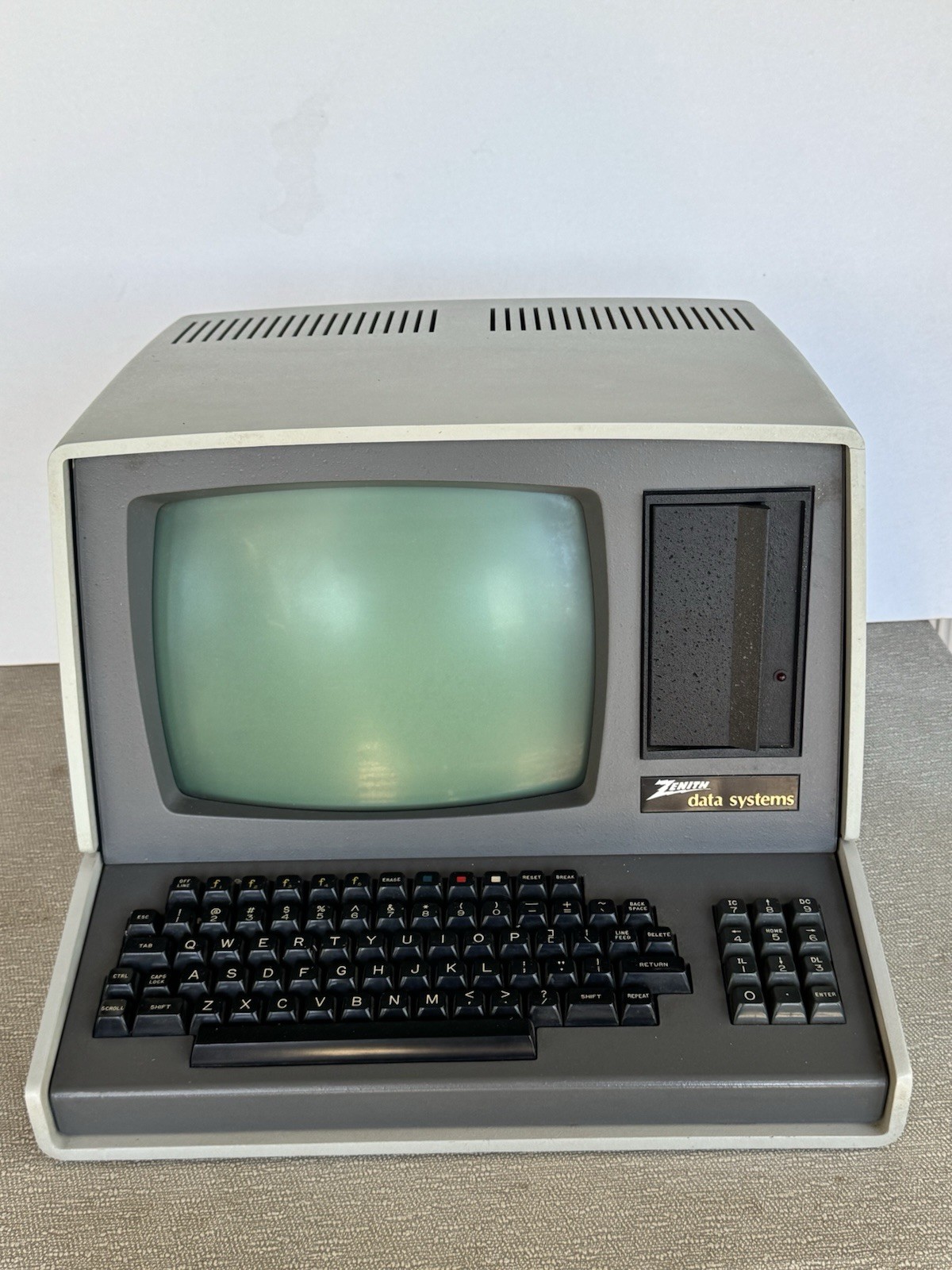 1980’s Vintage Zenith Data Systems Z-89 CRT All In One Green Screen Computer