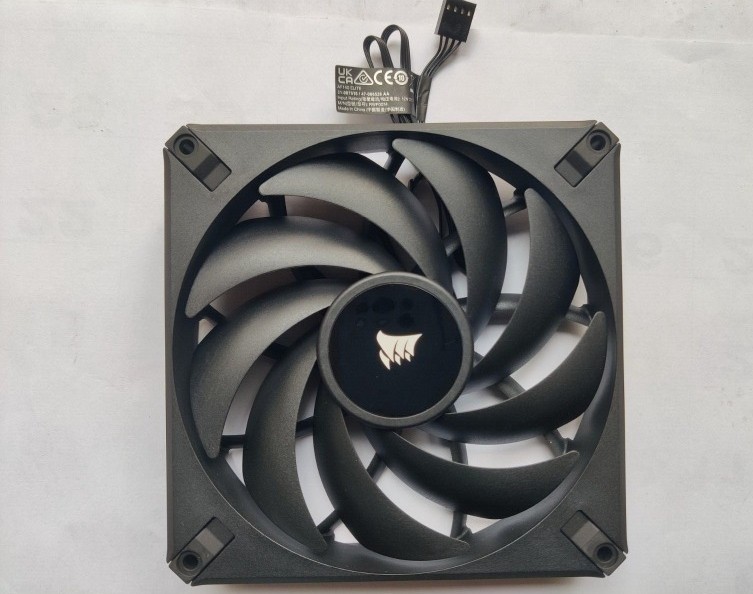 Corsair AF140 ELITE High-Performance PWM Fluid Dynamic Bearing Fan