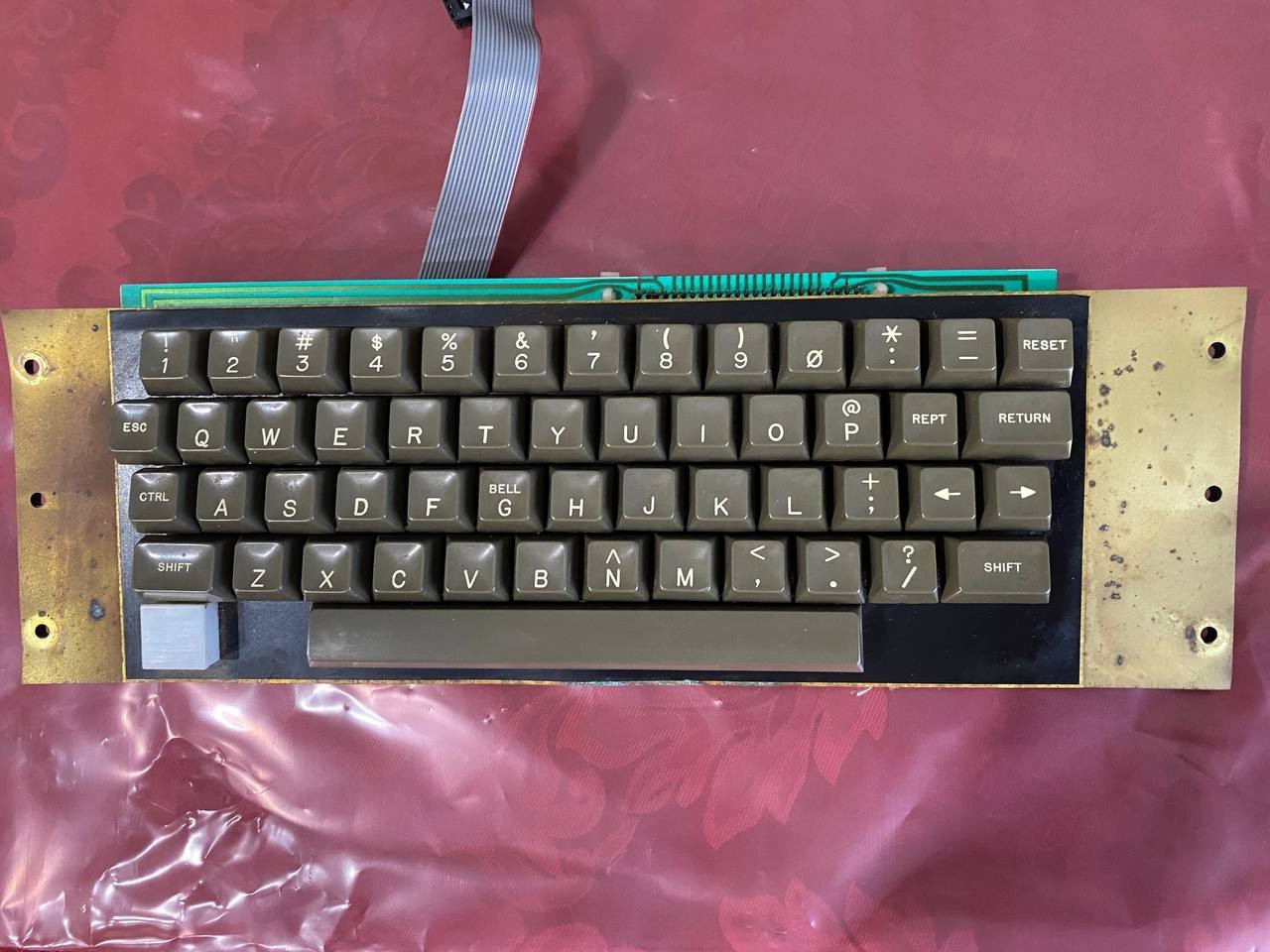 ✅  ⌘ Apple II + Plus Keyboard with Encoder