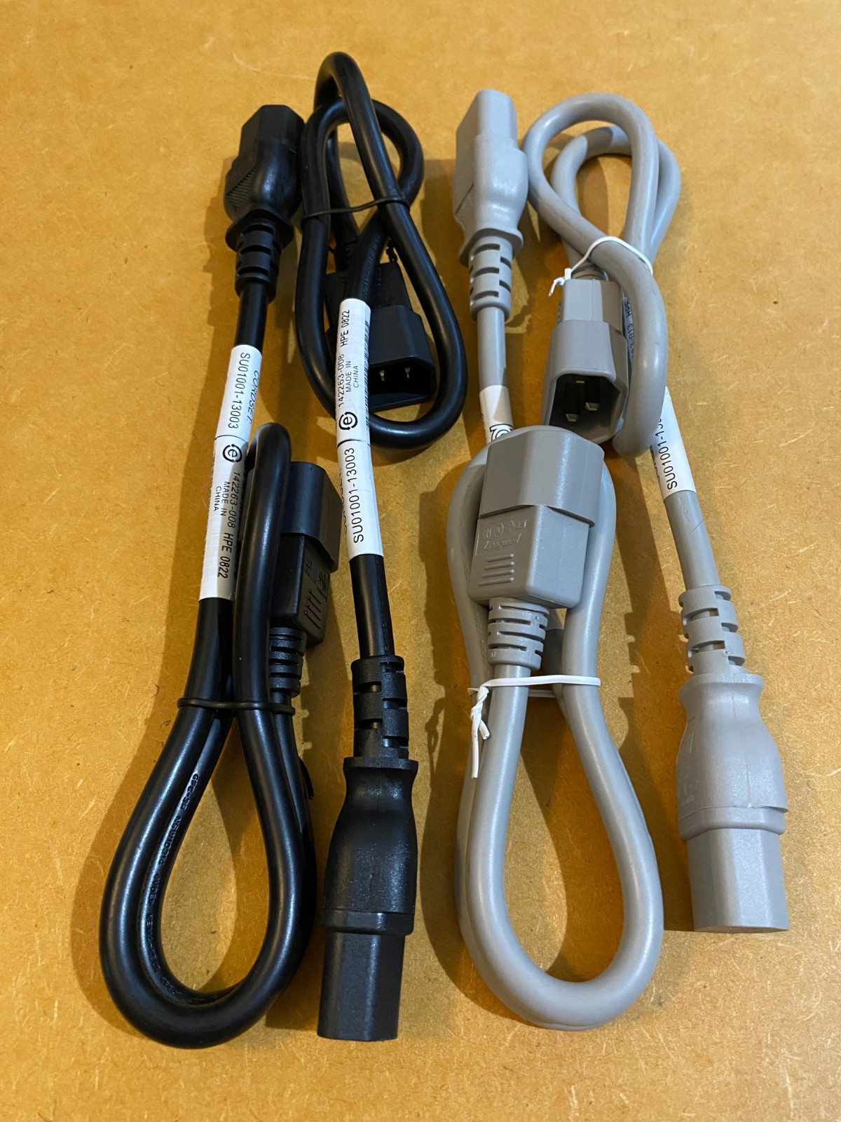 Lot of 4 HPE 2 Ft Power Cords C13 C14 18AWG  10A 250V (142263-008 142263-013)
