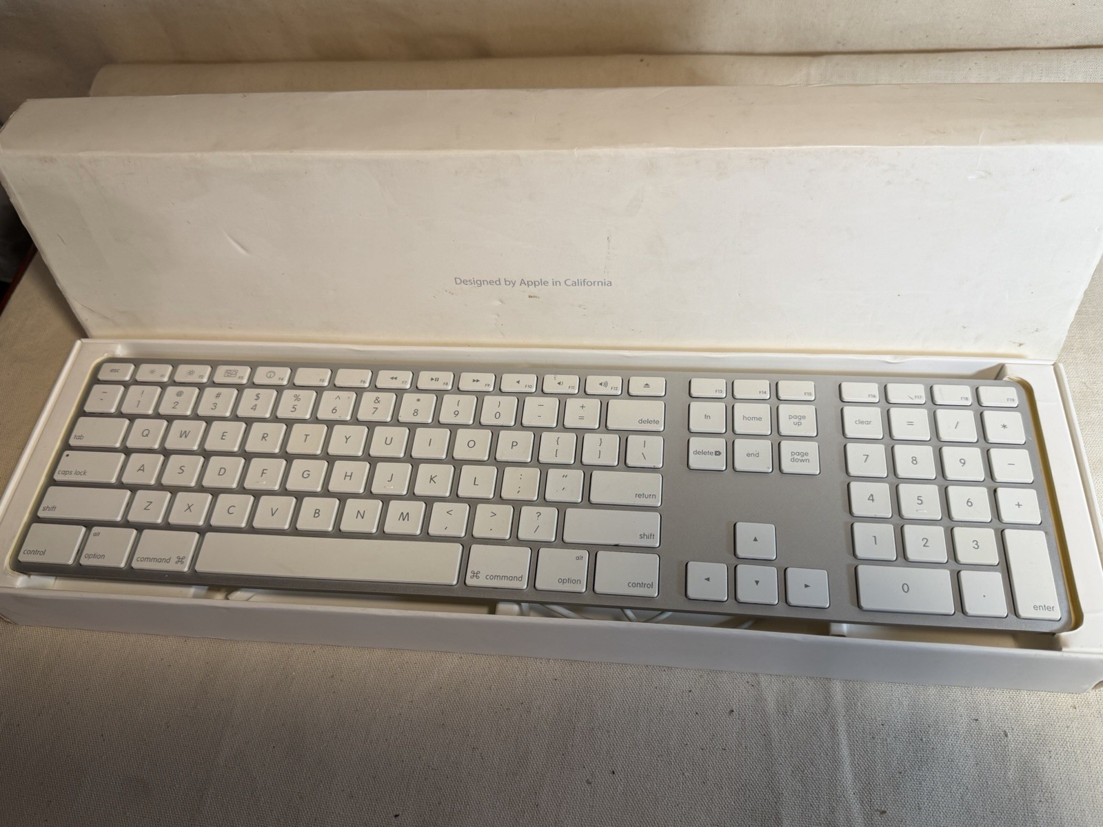 Apple Aluminum USB Keyboard A1243 with Numeric Keypad Original Box Tested