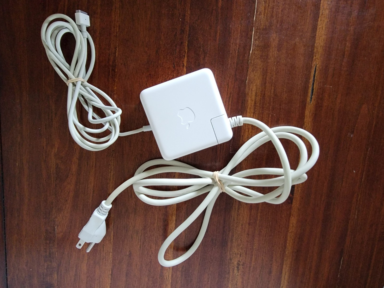 Genuine Apple 85W MagSafe Power Adapter Charger MacBook ADP-85 CB A V85