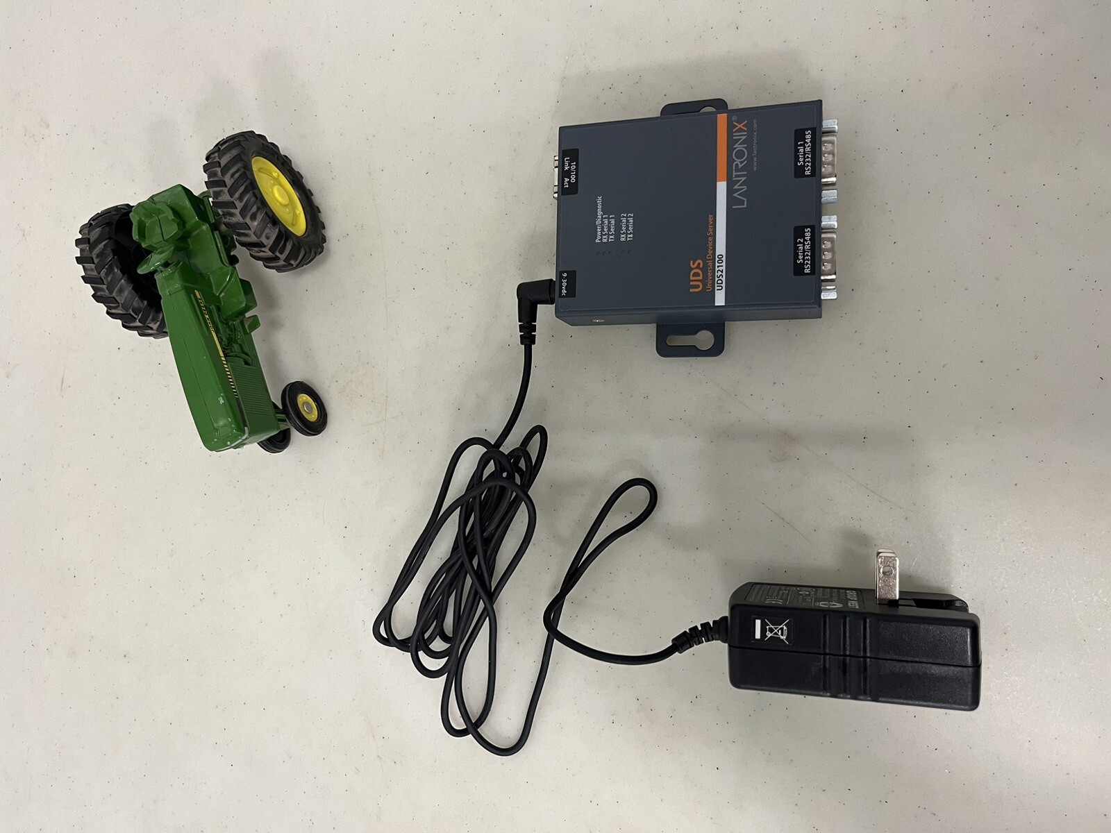 LANTRONIX UDS2100 2-PORT UNIVERSAL DEVICE SERVER SDS2101 WITH POWER SUPPLY