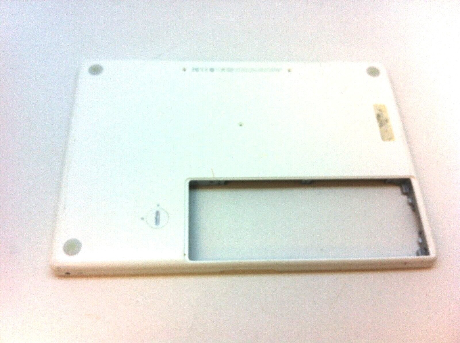 Apple Macbook 13" A1181 Early 2008 MB403LL/A White Bottom Base 815-9744 - 215