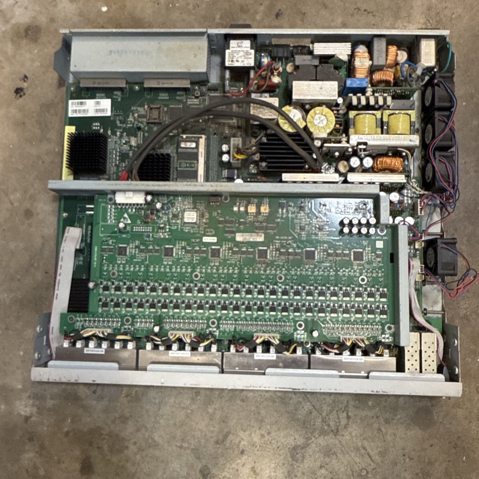 Nortel Ethernet Routing Switch 5520-48T-PWR 48 ports... for parts or repair