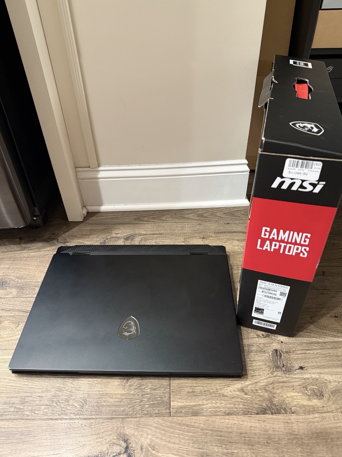 Nvidia RTX 5090 MSI Raider 18 HX AI A2XWJG-416US 18" QHD+ 240hz, 64gb Ddr5 2tb