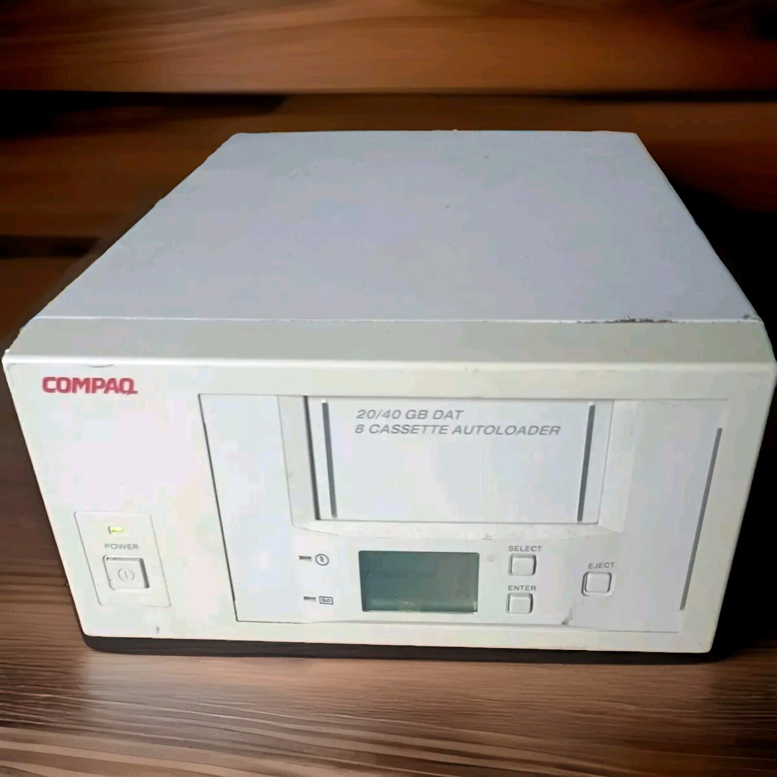 Compaq Model 20/40 GB DAT 8 Cassette Autoloader