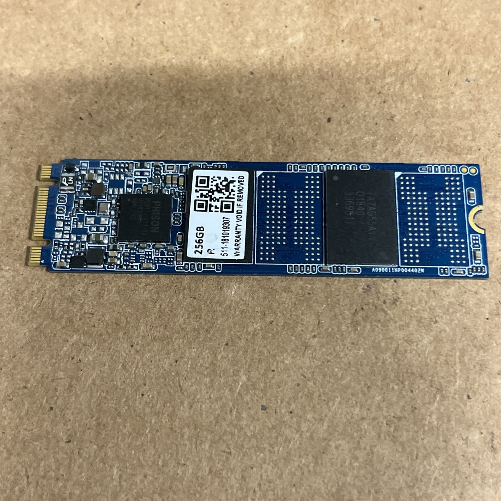 Phison 256GB M.2 SSD SSM28256GPTCB3B-S112612 Solid State Drive