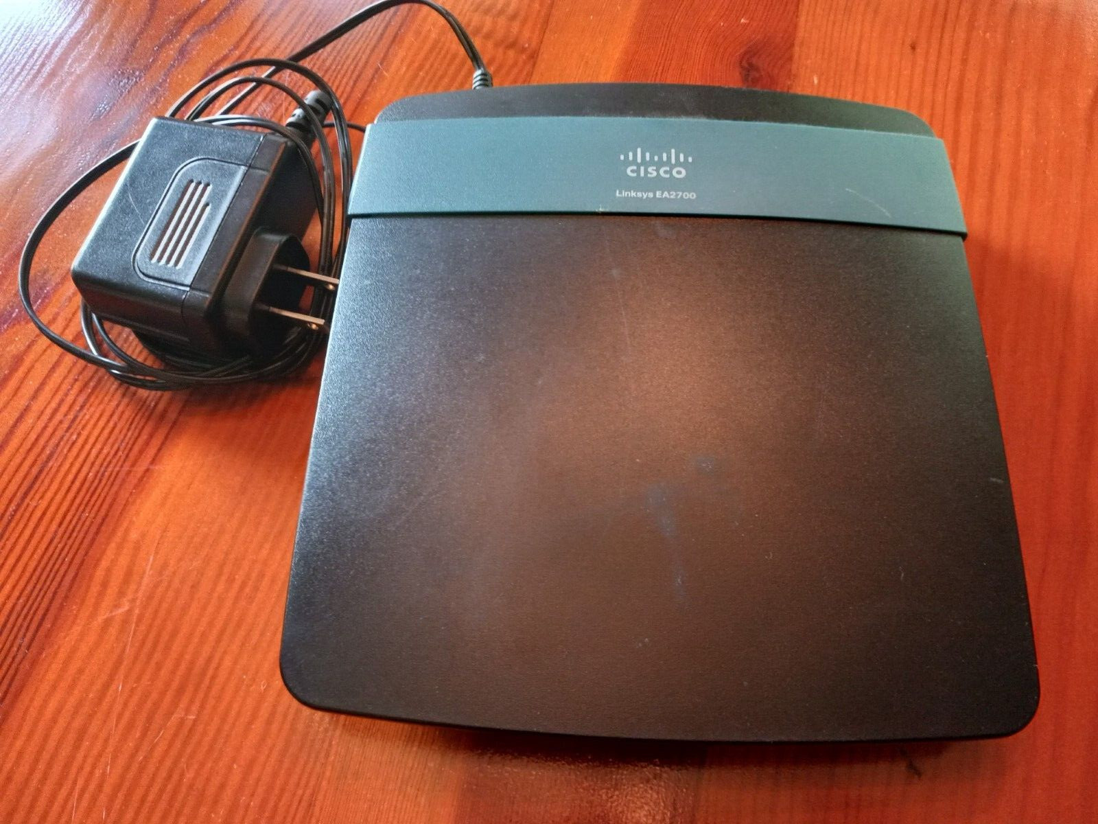Cisco Linksys EA2700 300 Mbps 4-Port Gigabit Wireless N Router