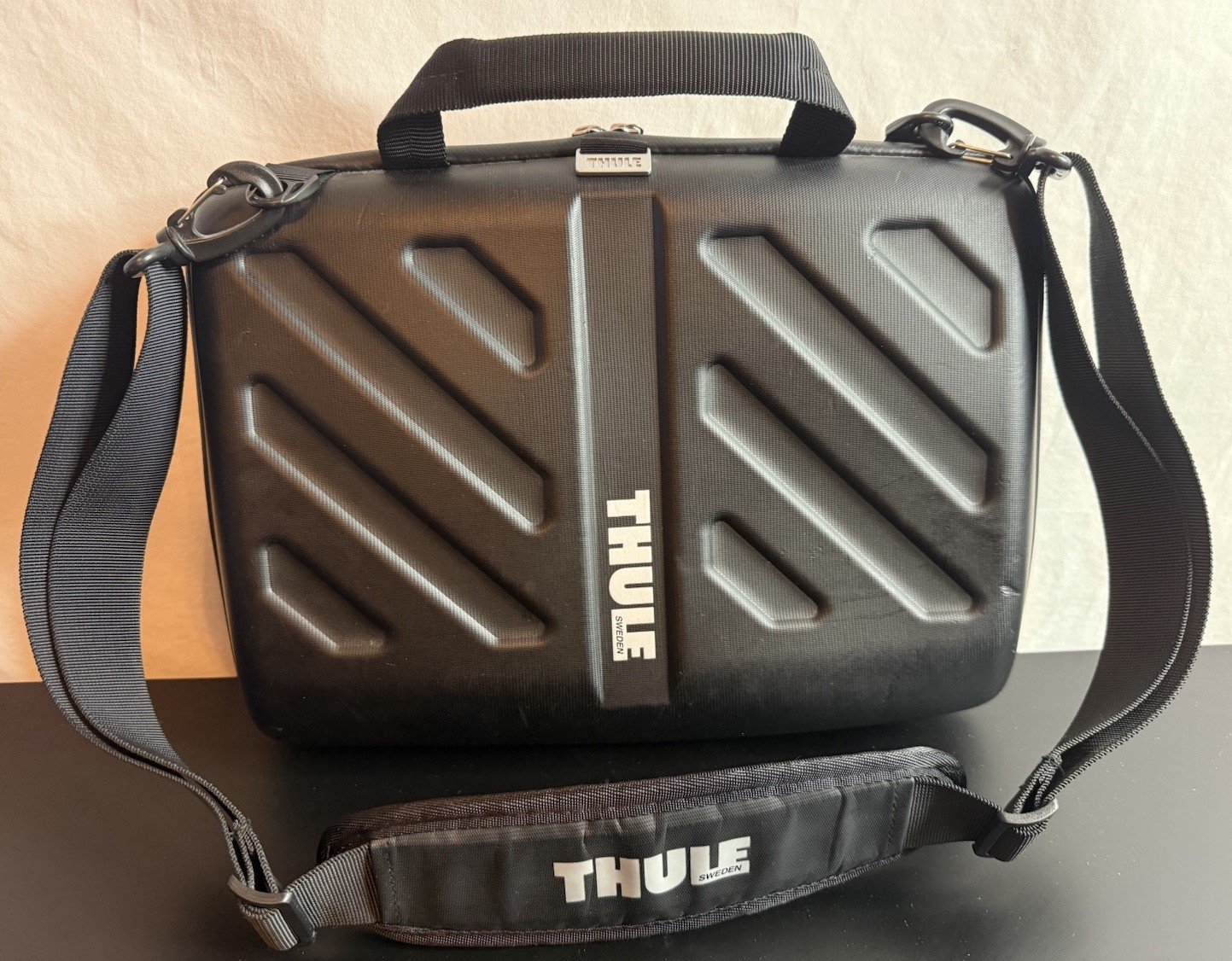Thule Gauntlet Hard Shell Laptop Attaché Case Bag Black for 13' MacBook Sweden