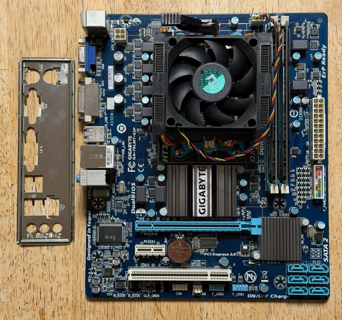 Gigabyte GA-78LMT-S2P Motherboard with AMD FX-4130 CPU and 8GB RAM