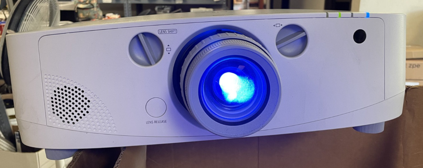 NEC PA550W Projector WXGA Projector 5500 Lumens 815 Lamp Hours