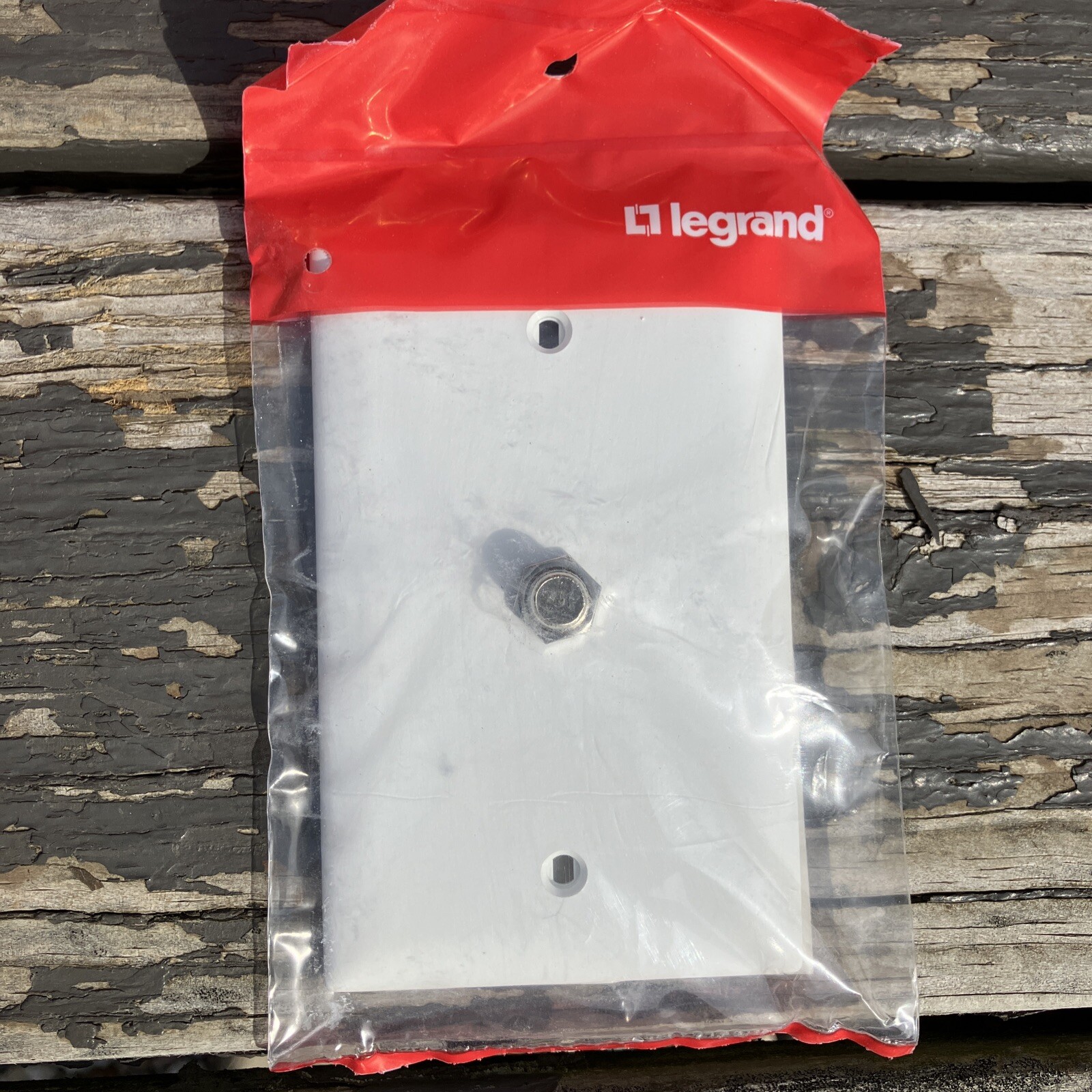 Pass & Seymour TPCATV-W White 1-Gang Coaxial F-Connector Unbreakable Wallplate