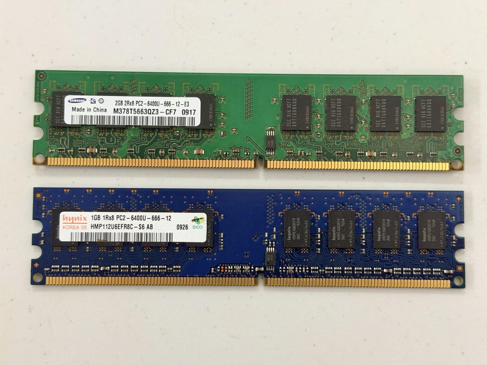Samsung 2GB + Hynix 1GB DDR2 PC2-6400 DIMM RAM 240-Pin. Total 3GB DDR2.