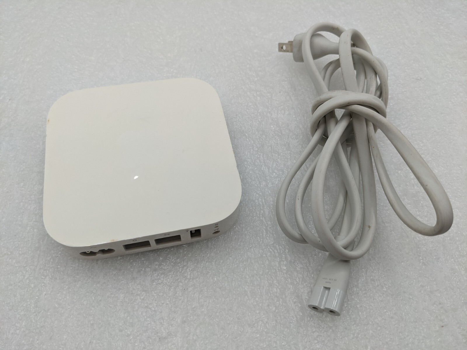 Apple AirPort Express Base Station (2nd gen) A1392 with AC Adapter - Free S/H