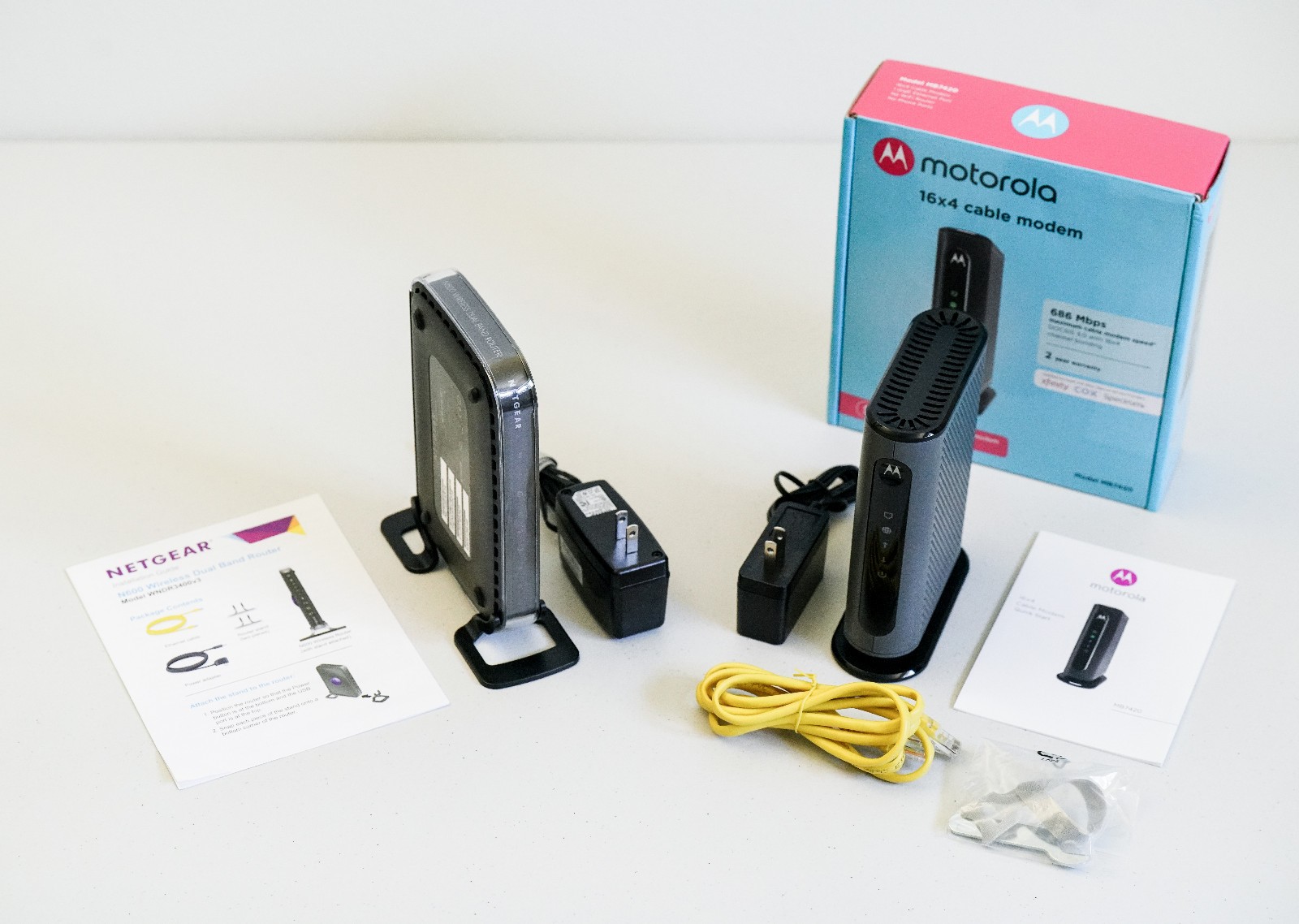 Motorola MB7420 16x4 Cable Modem + Netgear WNDR3400v3 N600 Wireless Wi-Fi Router