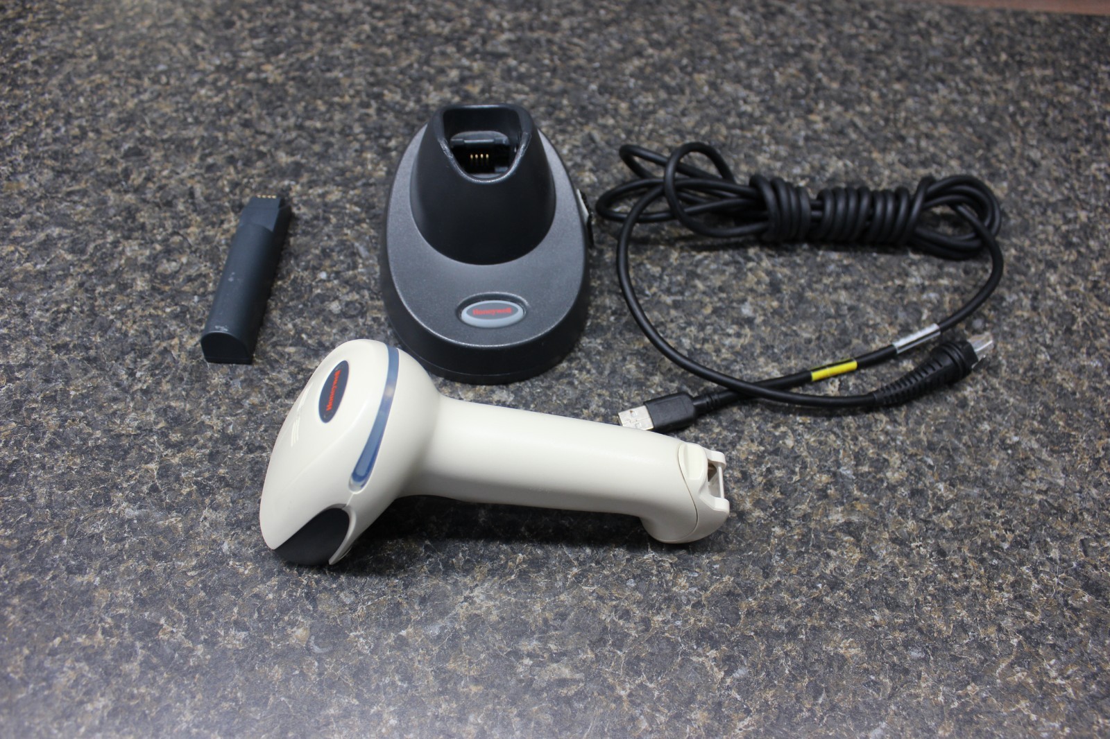 Honeywell Xenon 1902 Wireless Barcode Scanner 1902HHD-0 w/ Base ALL OEM