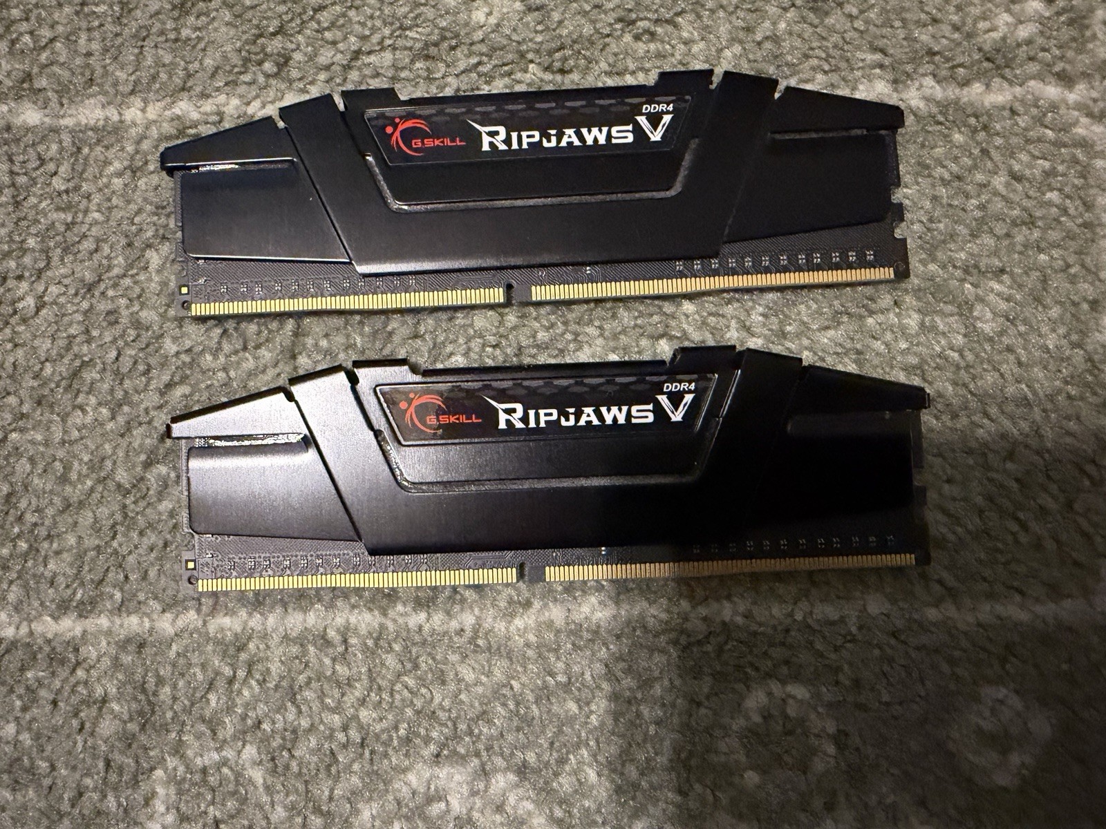 G.Skill Ripjaws V 16GB (2x8GB) DDR4-3200 CL16 Desktop RAM – F4-3200C16D-16GVKB