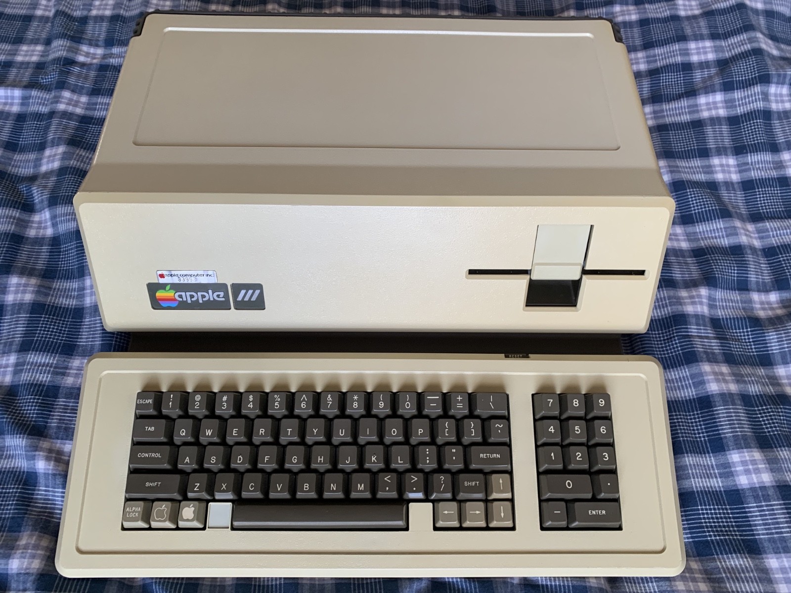 APPLE III A3S1-018415 *OWNED BY APPLE COMPUTER 256K RAM [WORKING NICE CONDITION]