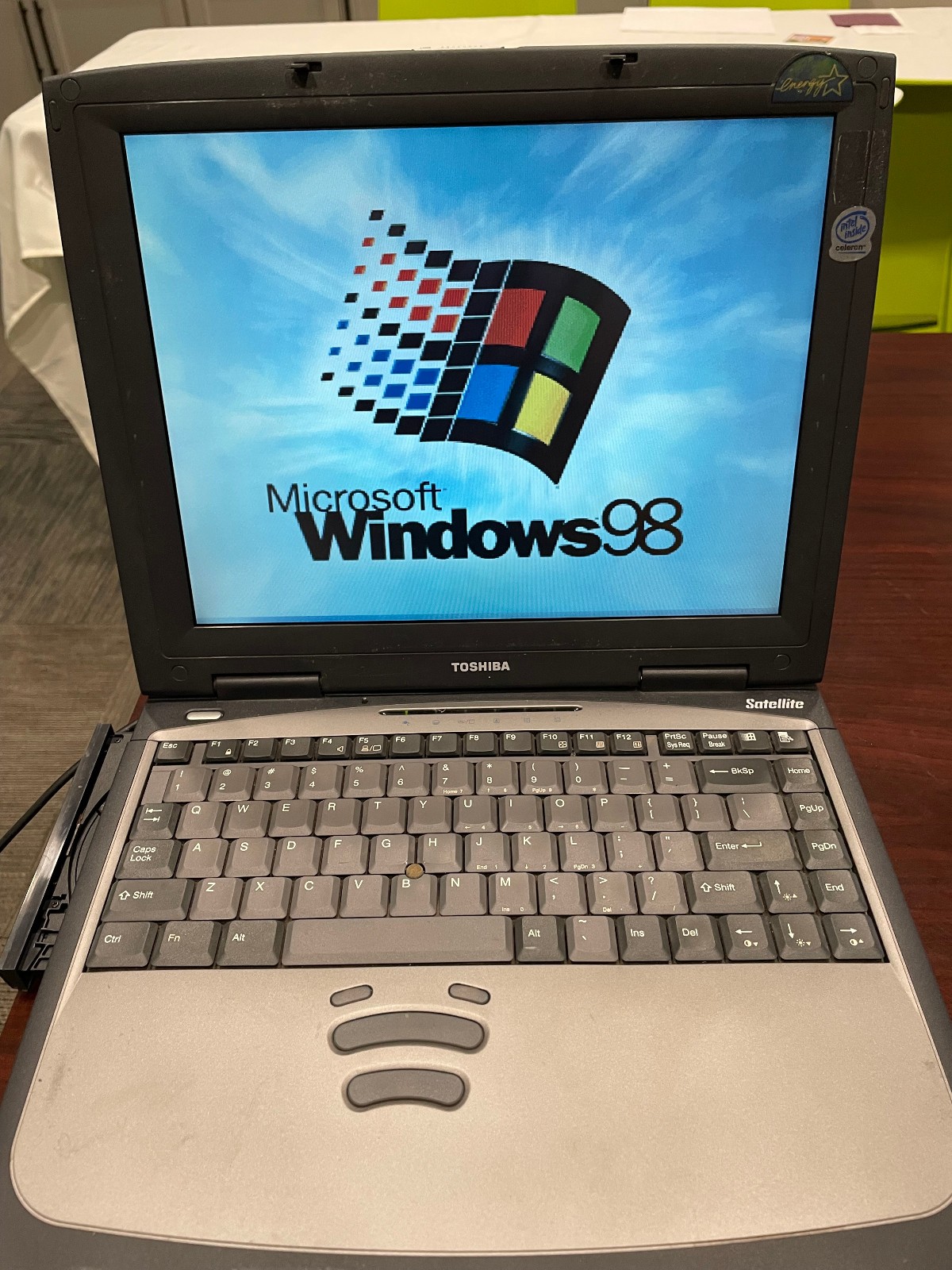 Vintage Toshiba Satellite 1715XCDS Windows 98SE w/ USB Support CD + FDD