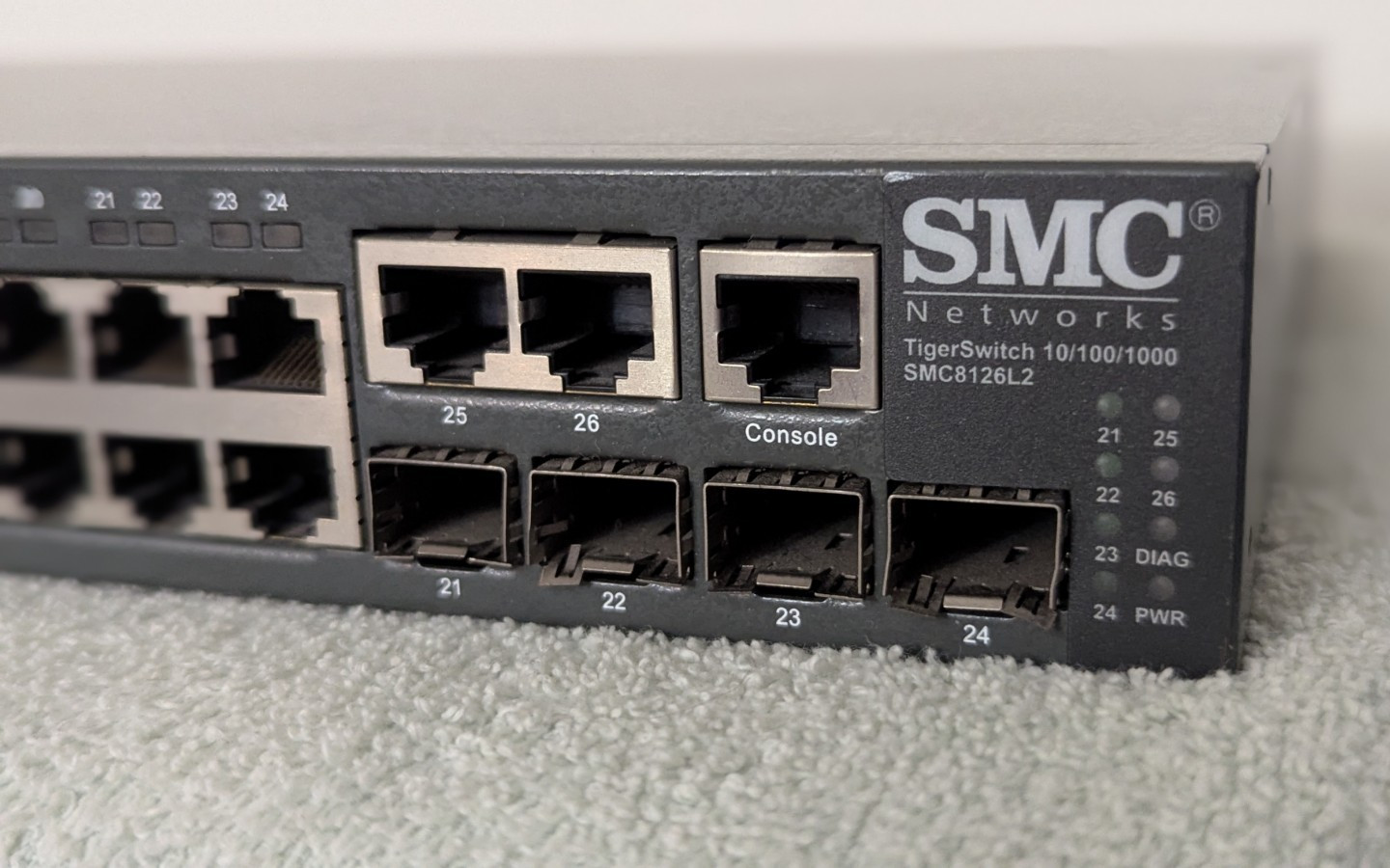 SMC TigerSwitch 10/100/1000 SMC8126L2 26-Port Gigabit Layer 2 Managed Switch