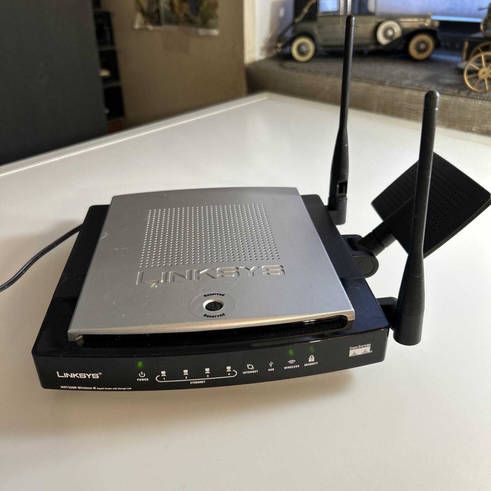 Linksys WRT350N 54 Mbps 4-Port Gigabit Wireless N Router zais