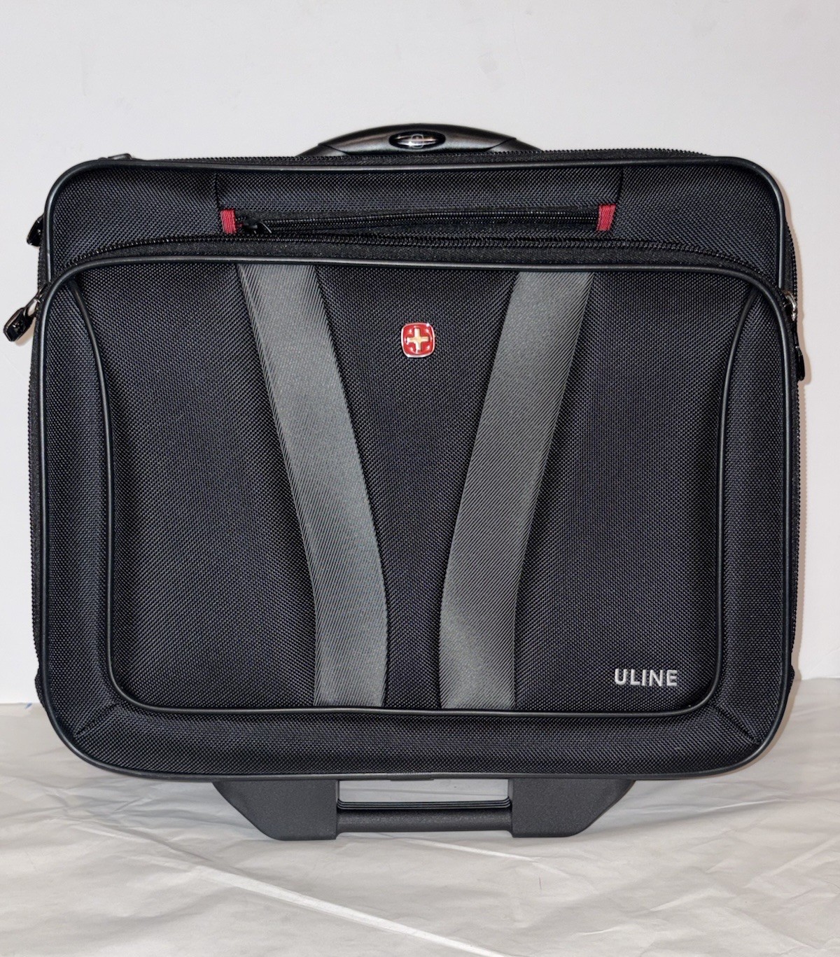 New Wenger Granada Pro 16" Wheeled Business Case With Hide-away Handle Back