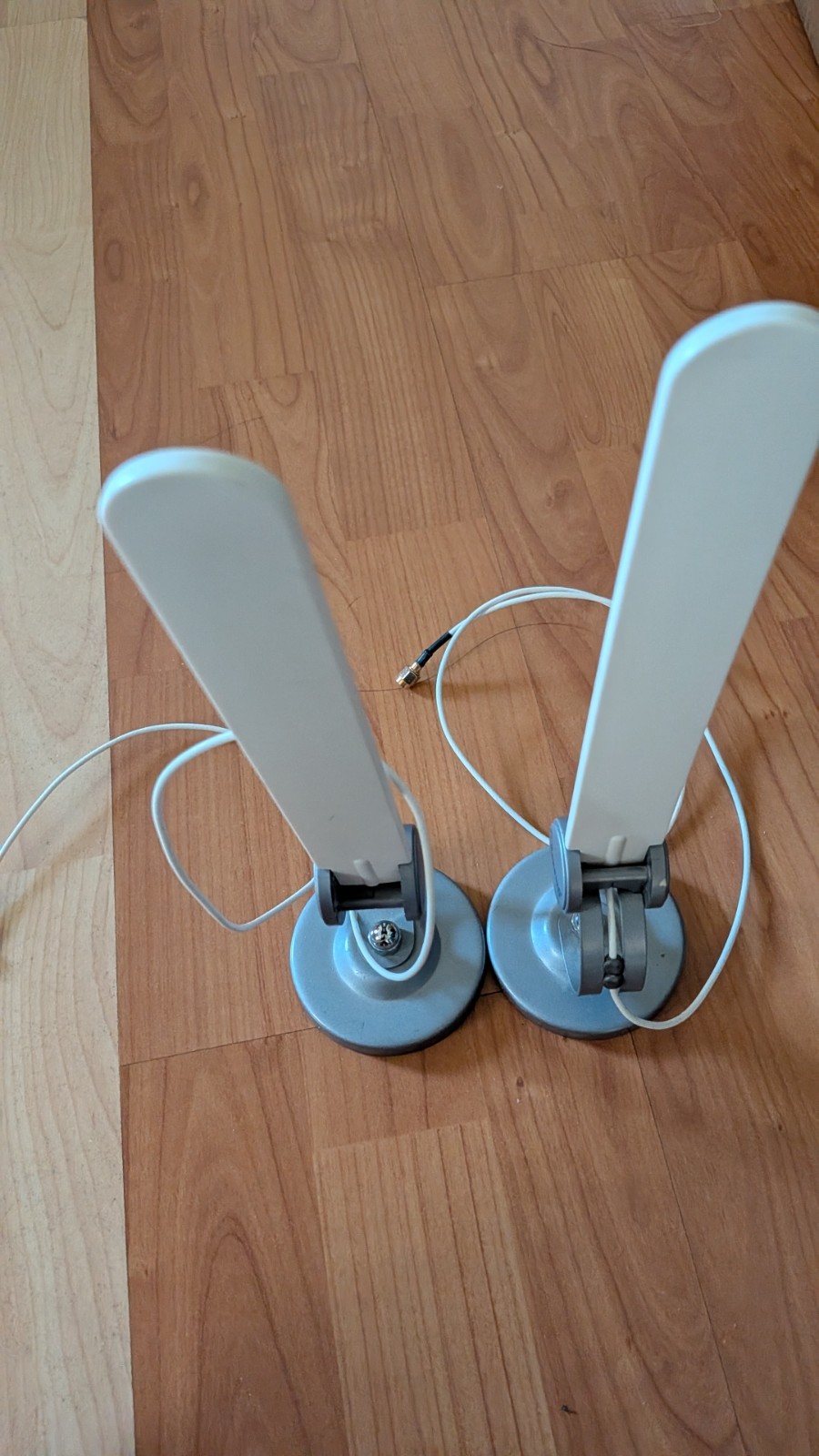 Lot of 2 Hawking Tech H-AI6SI 2.4GHz 6dBi Hi-Gain WiFi Antennas w/ Bases