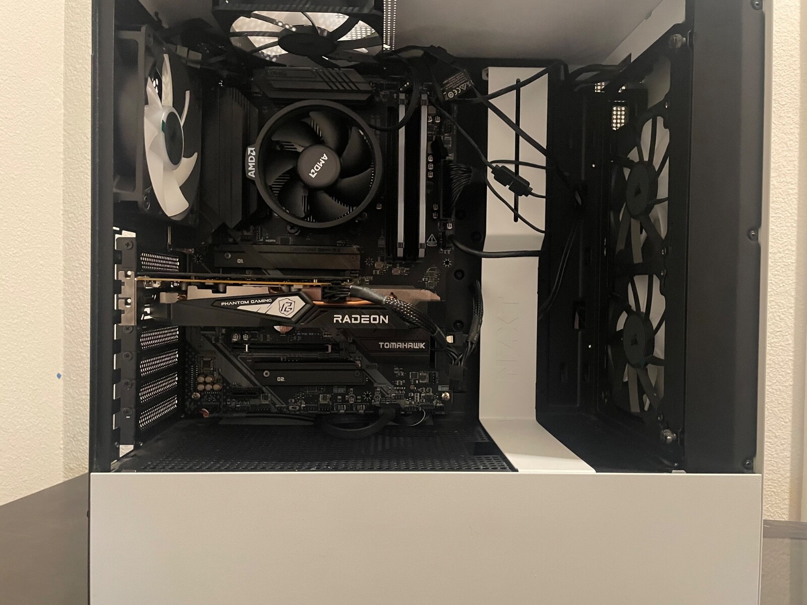NZXT pc case, radeon 6500 gpu, 4fans, 650 watt power supply, 1t ssd, ryzen 5cpu
